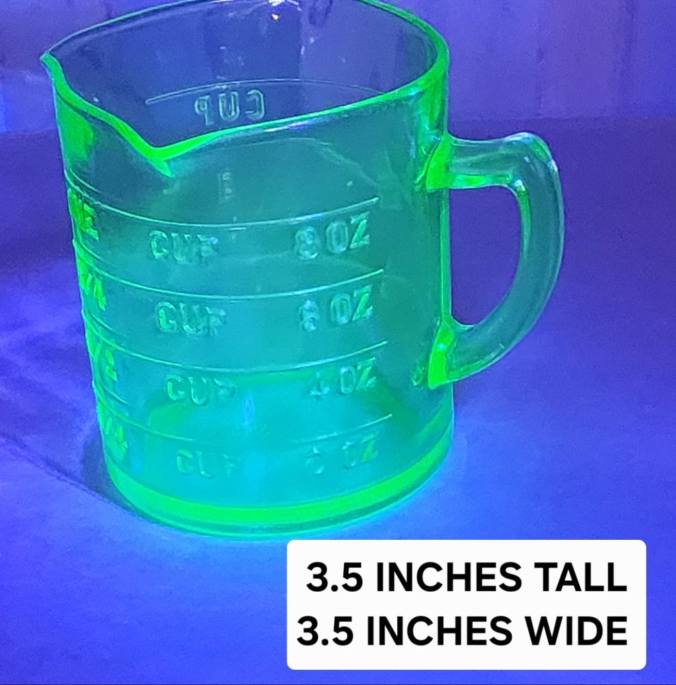 Uranium Neon Green Measuring Cup